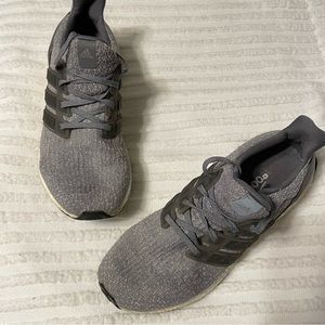 ADIDAS GRAY ULTRA BOOST SIZE 8.5